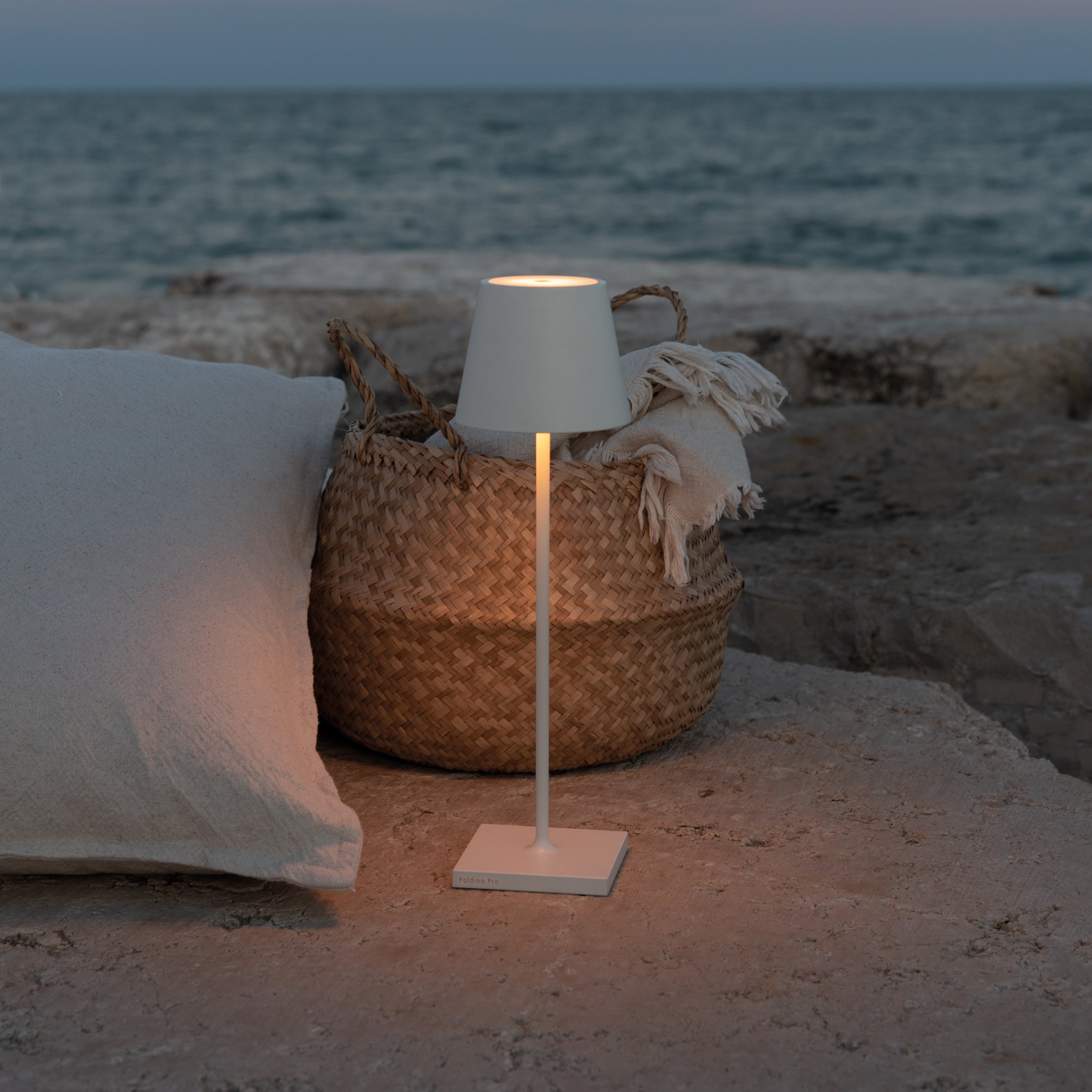 Lunare Rechargeable Table Lamp